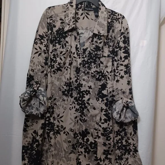 MAGGIE BARNES CONVERTIBLE SLEEVE FLORAL PRINT BUTTON DOWN SHIRT - Picture 14 of 15